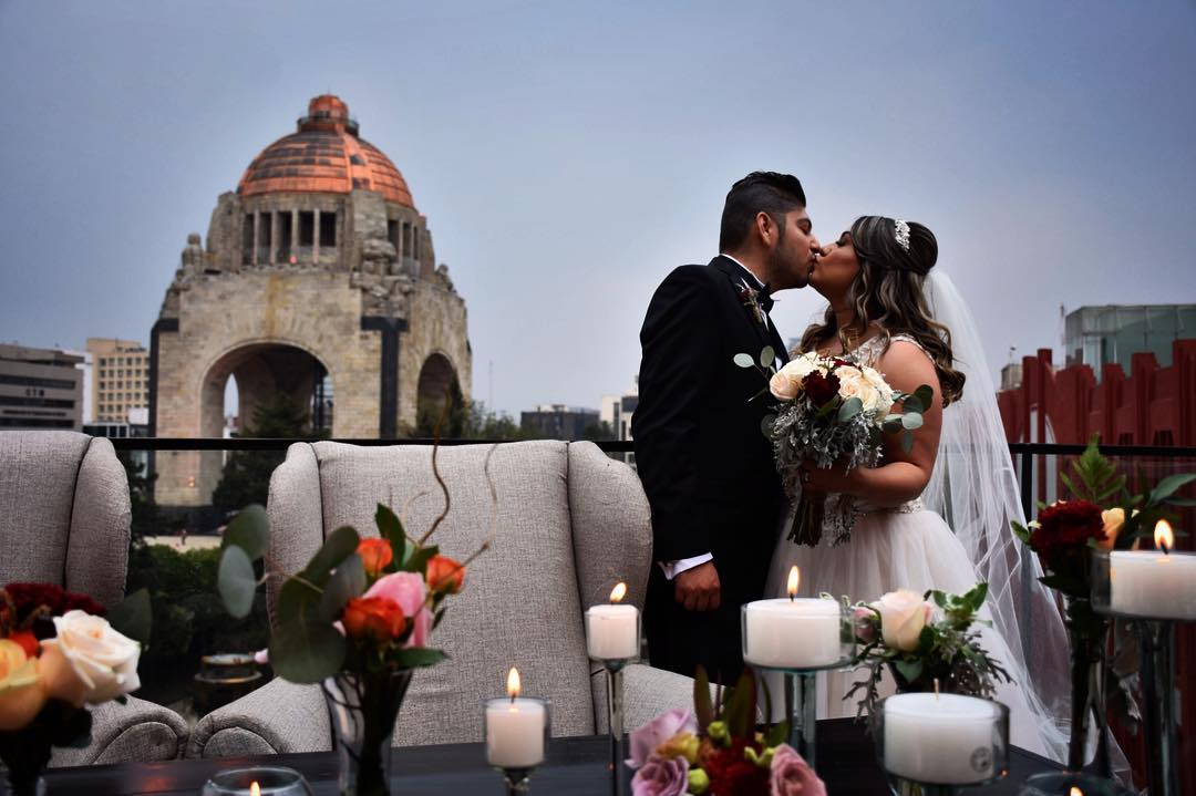 Boda en la terraza frente al Monumento